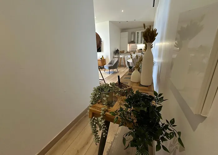 Gorgeous 2 Bedrooms Brand New 3 Avenue Paul Arene