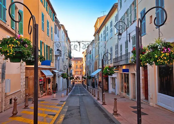 Gorgeous 2 Bedrooms Brand New 3 Avenue Paul Arene