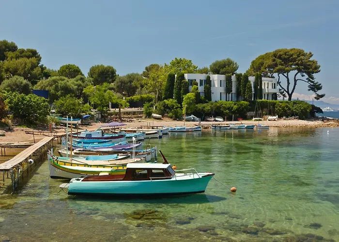 Gorgeous 2 Bedrooms Brand New 3 Avenue Paul Arene Αντίμπ