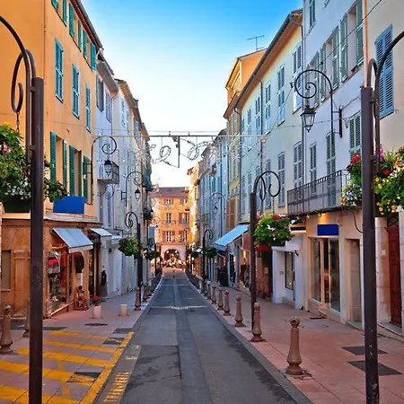 Gorgeous 2 Bedrooms Brand New 3 Avenue Paul Arene