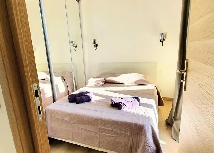 Gorgeous 2 Bedrooms Brand New 3 Avenue Paul Arene